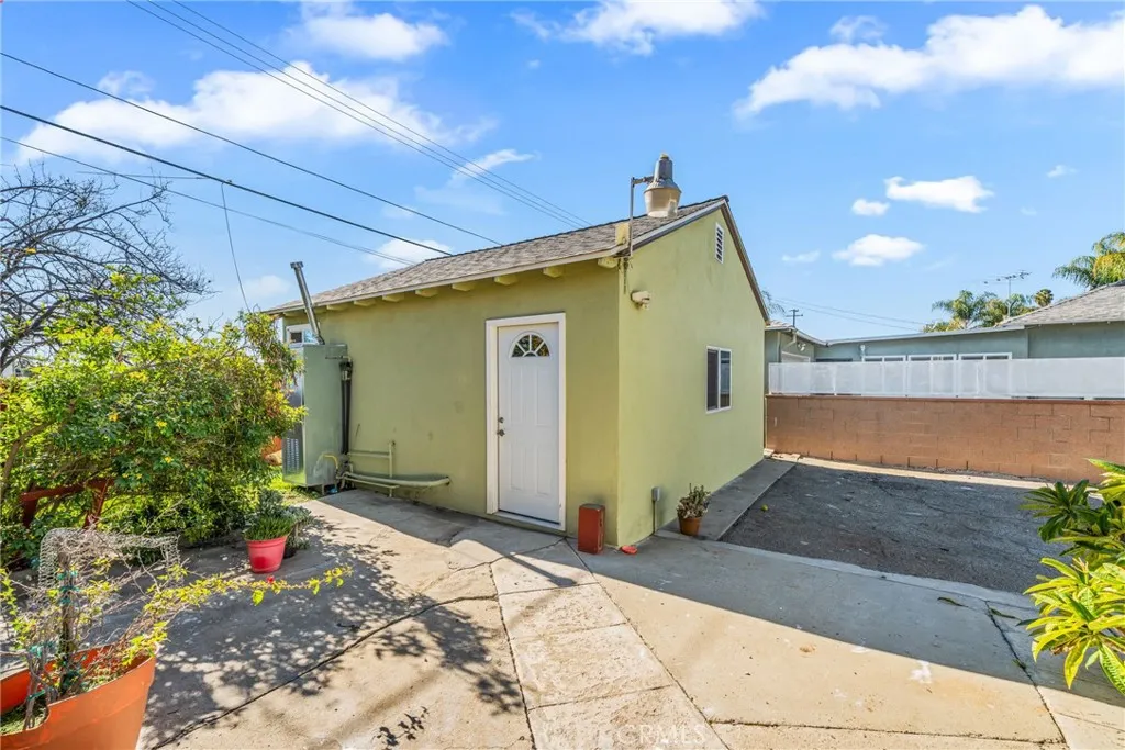 324 Albert, Pomona, California 91767 home-pic-25