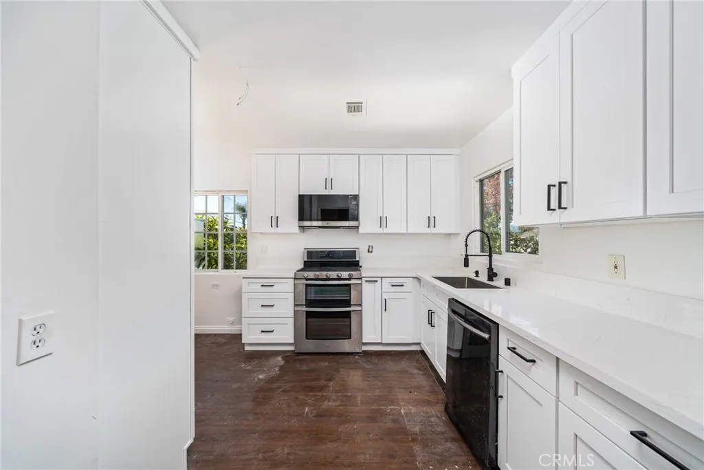 324 Albert, Pomona, California 91767 home-pic-9