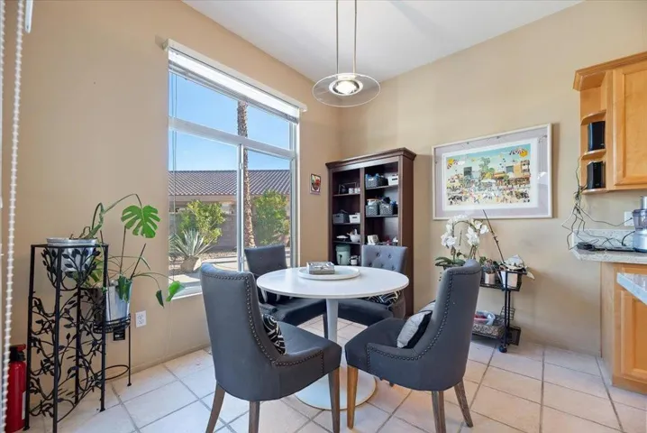 23-Breakfast Nook