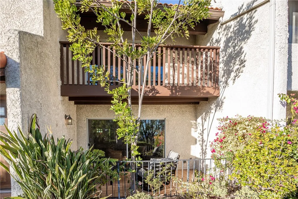 7727 Via Capri, Burbank, California 91504 home-pic-17