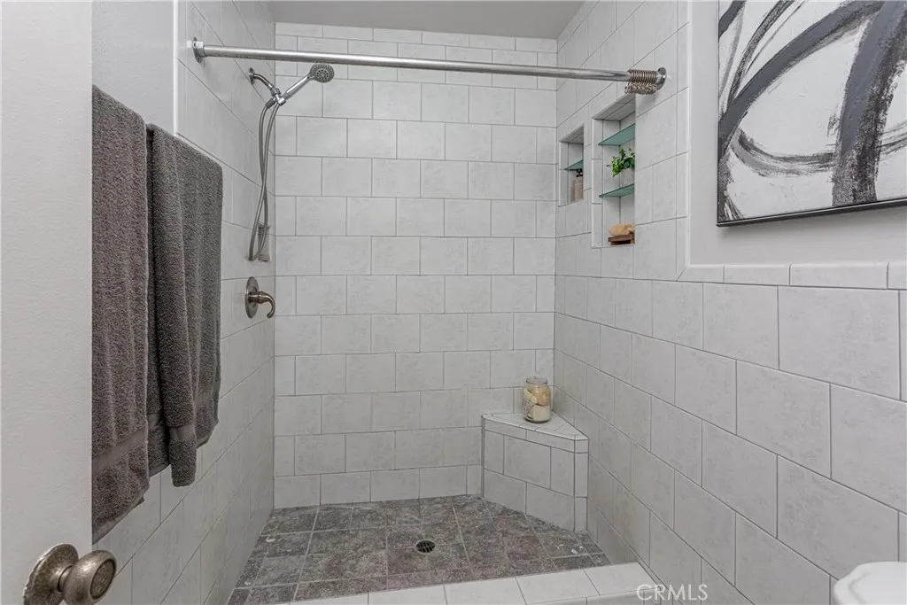 7727 Via Capri, Burbank, California 91504 home-pic-16