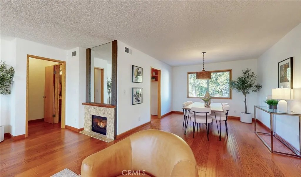 7727 Via Capri, Burbank, California 91504 home-pic-4
