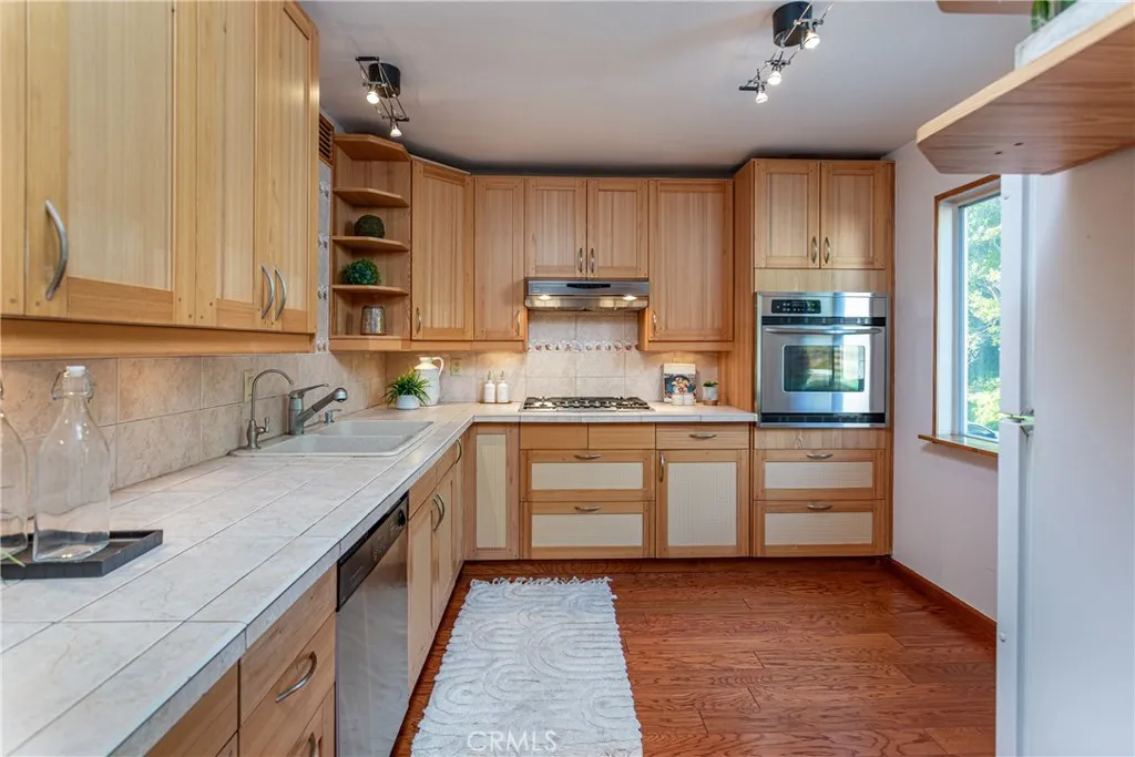 7727 Via Capri, Burbank, California 91504 home-pic-7