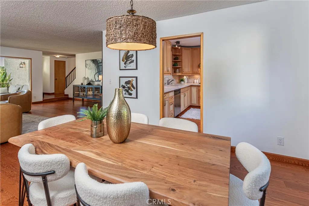 7727 Via Capri, Burbank, California 91504 home-pic-10