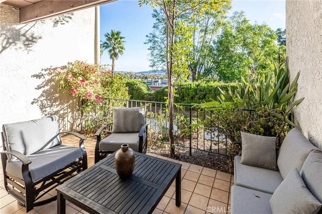 7727 Via Capri, Burbank, California 91504 home-pic-18