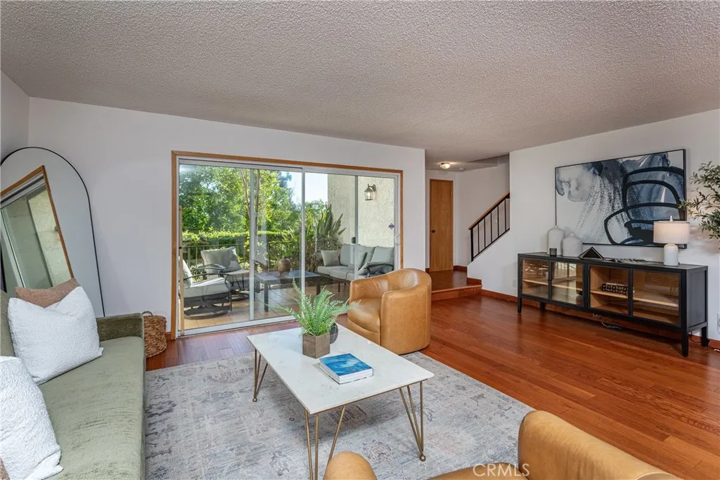 7727 Via Capri, Burbank, California 91504 home-pic-5