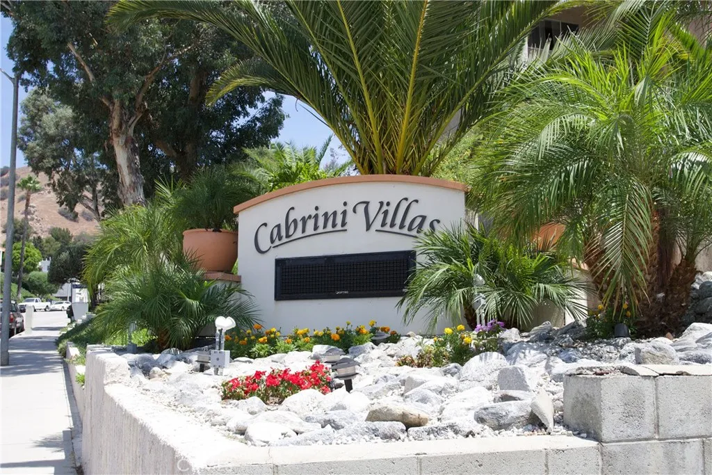 7727 Via Capri, Burbank, California 91504 home-pic-25