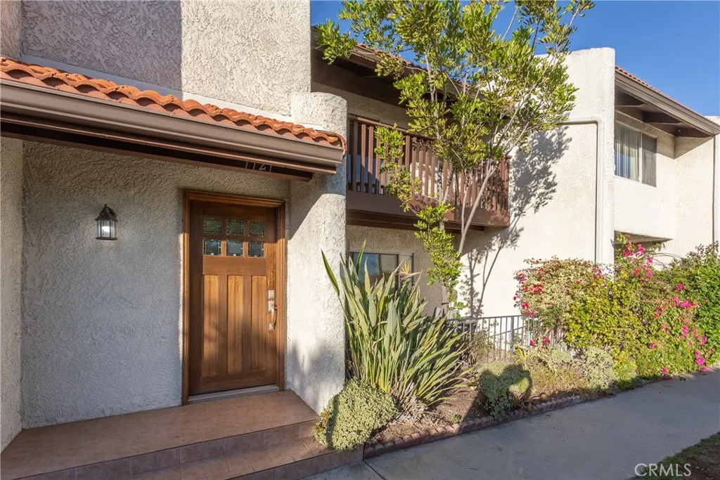 7727 Via Capri, Burbank, California 91504 home-pic-1