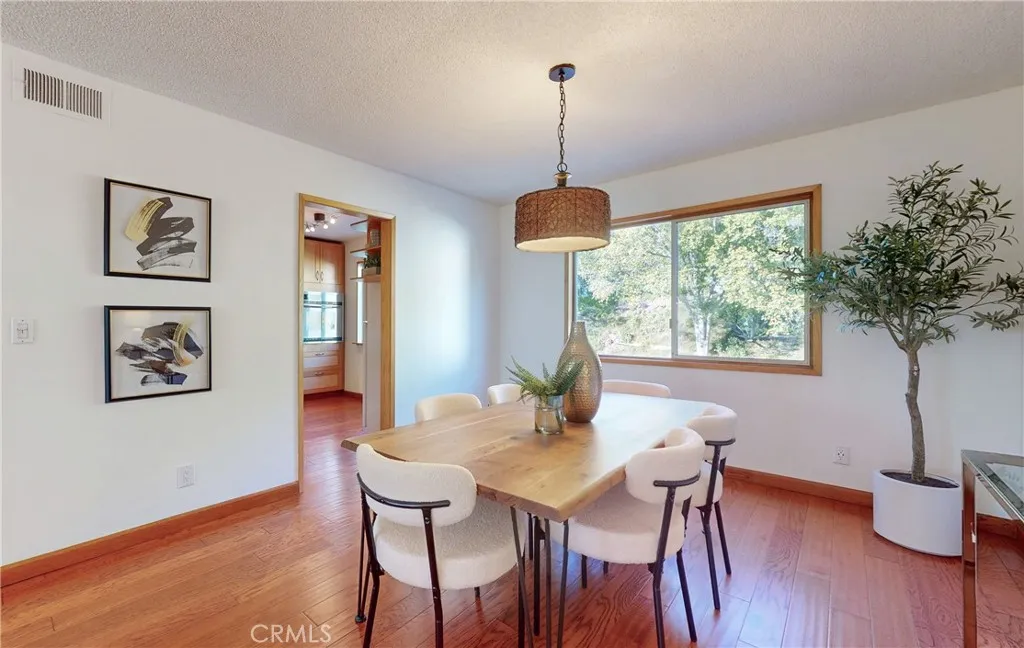 7727 Via Capri, Burbank, California 91504 home-pic-11