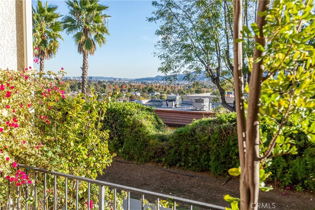 7727 Via Capri, Burbank, California 91504 home-pic-21