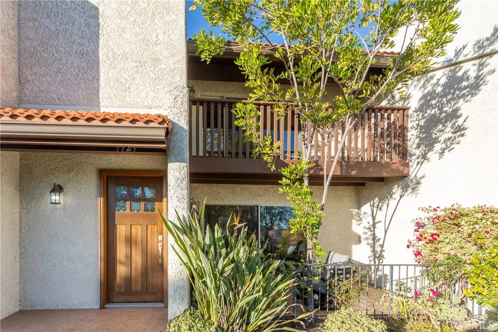 7727 Via Capri, Burbank, California 91504 home-pic-0