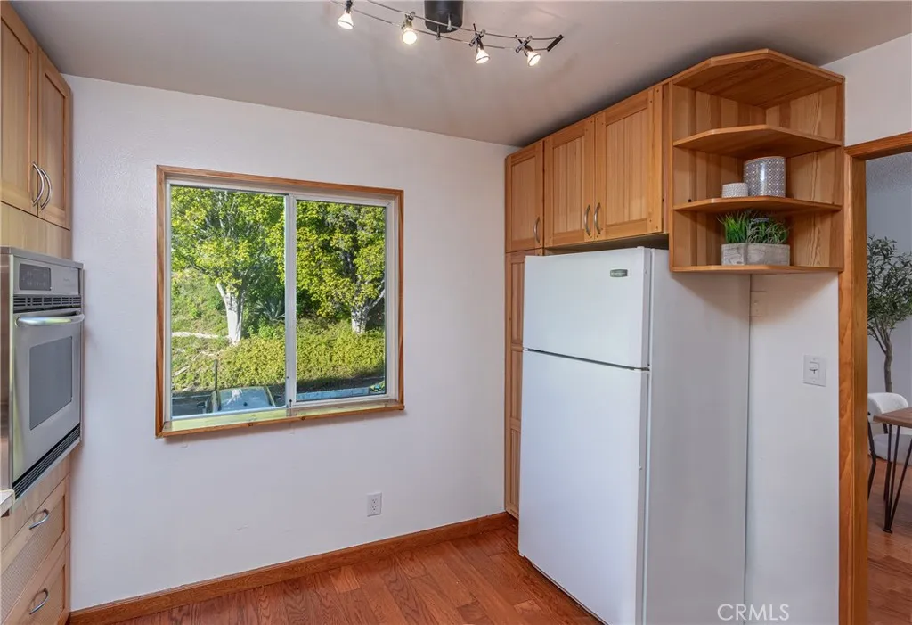 7727 Via Capri, Burbank, California 91504 home-pic-8
