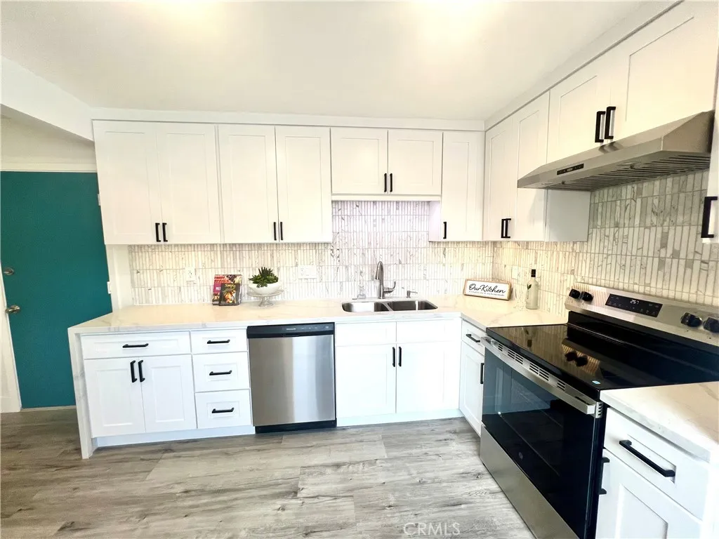 2501 W Sunflower Avenue A6, Santa Ana, California 92704 home-pic-6