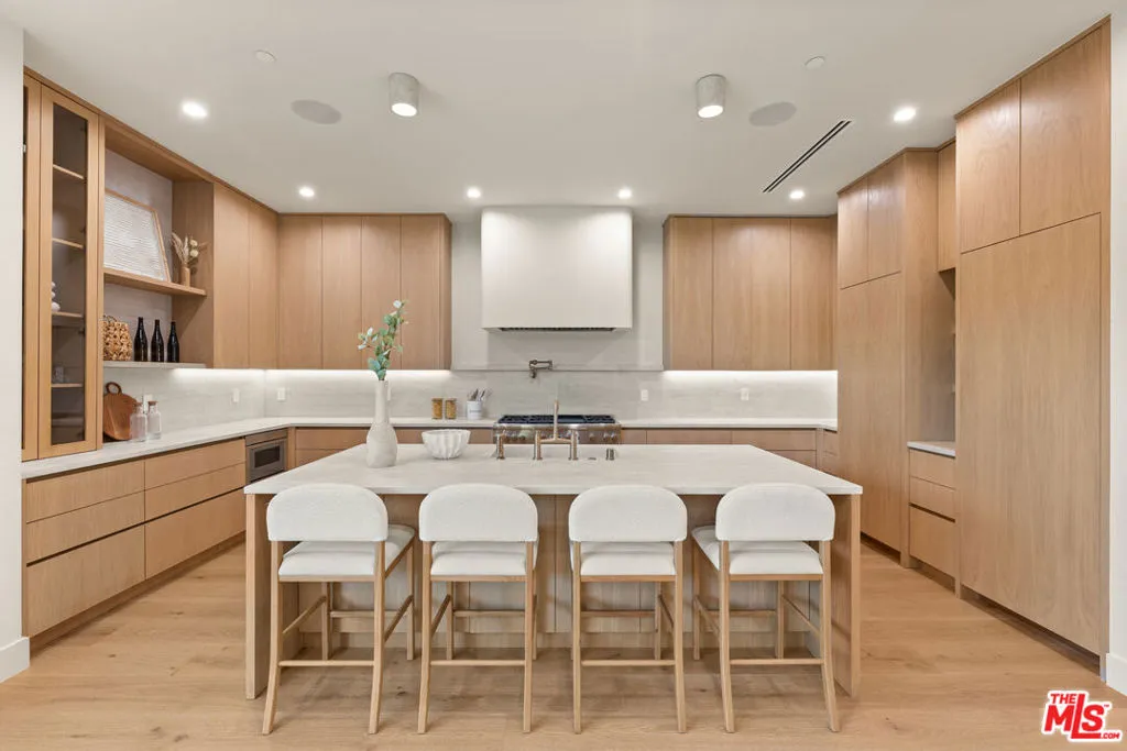 11746 La Maida Street, Valley Village, California 91607 home-pic-8