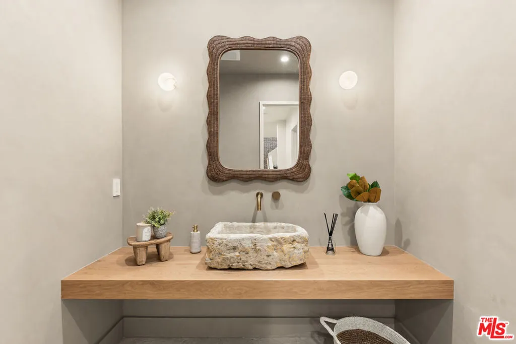 11746 La Maida Street, Valley Village, California 91607 home-pic-11