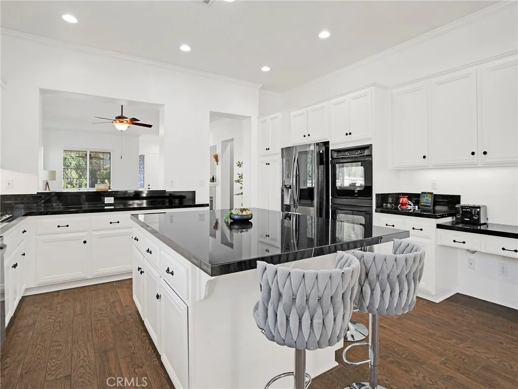 21103 Cross Creek Drive, Saugus, California 91350 home-pic-11