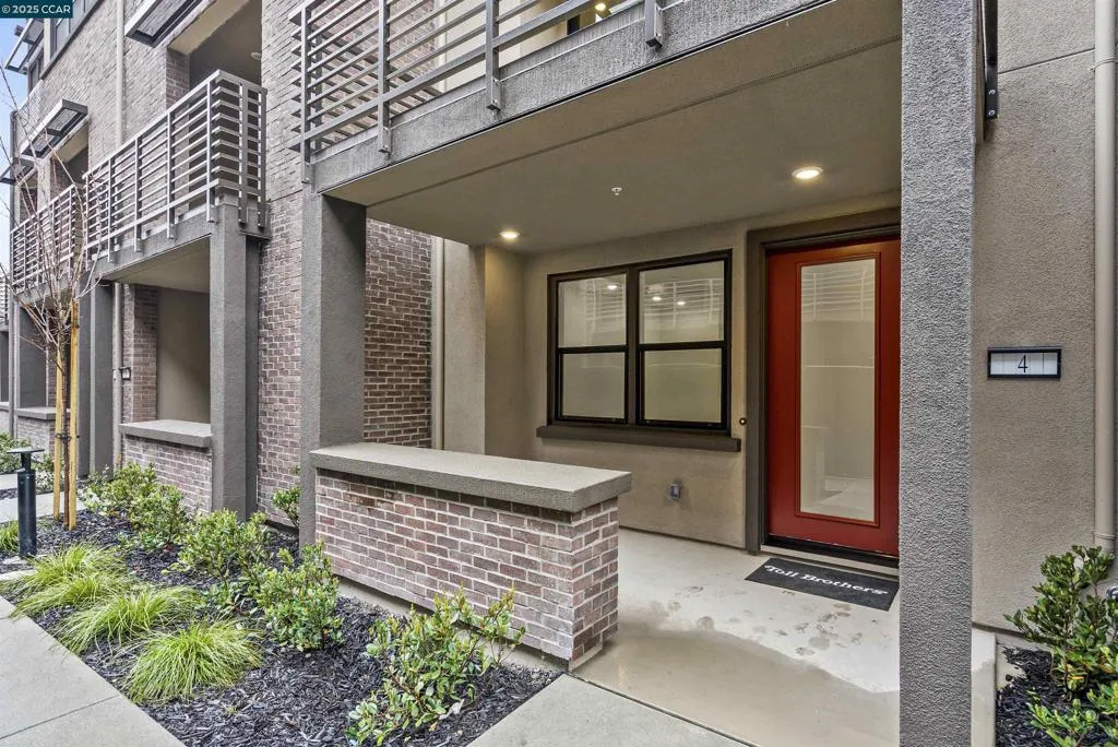 1102 Althea Terrace 4, Sunnyvale, California 94086 home-pic-1