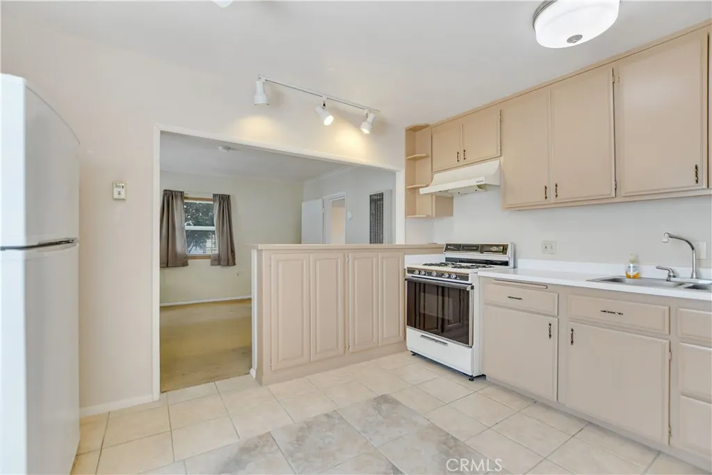 43517 7th E, Lancaster, California 93535 home-pic-32