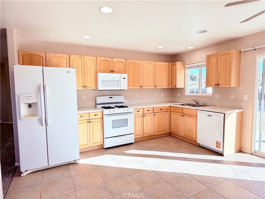 74541 Sunrise Drive, 29 Palms, California 92277 home-pic-6