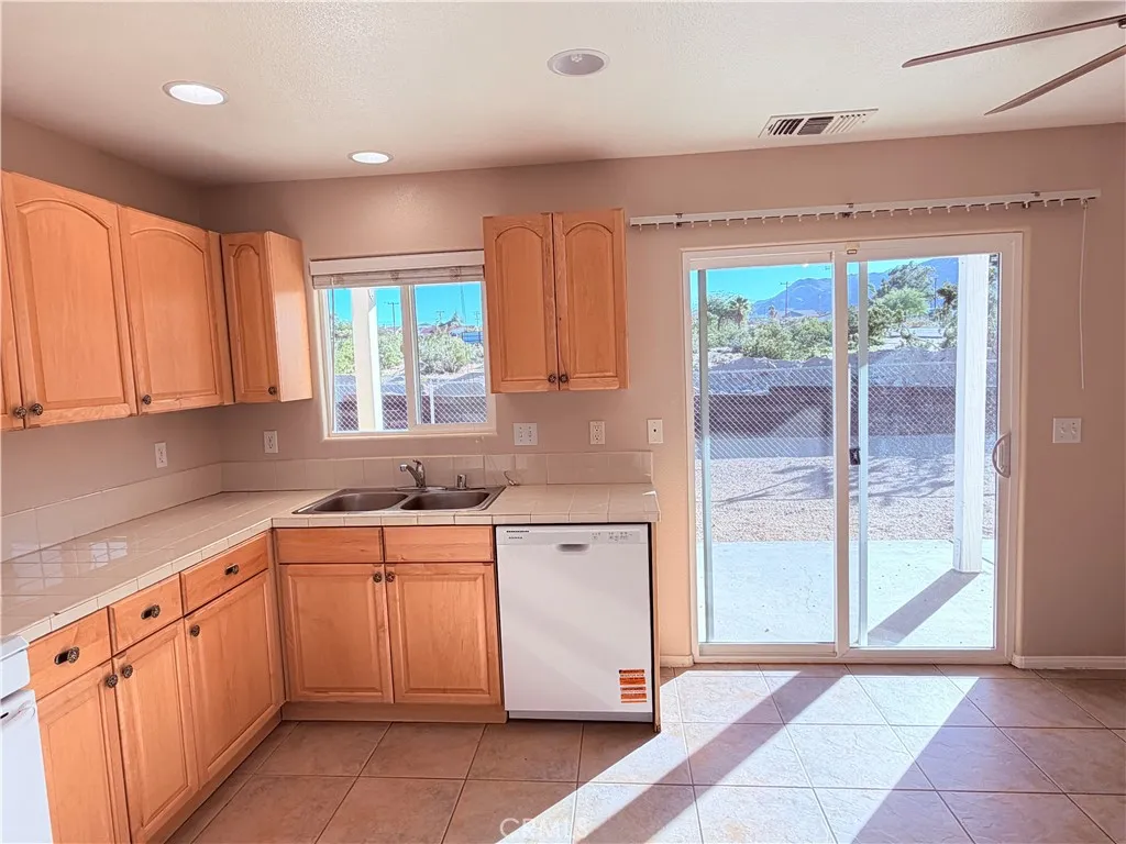 74541 Sunrise Drive, 29 Palms, California 92277 home-pic-8