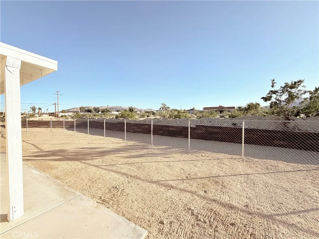 74541 Sunrise Drive, 29 Palms, California 92277 home-pic-26