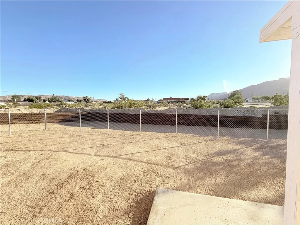 74541 Sunrise Drive, 29 Palms, California 92277 home-pic-25
