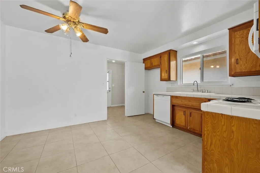 1925 Royalty Drive, Pomona, California 91767 home-pic-7