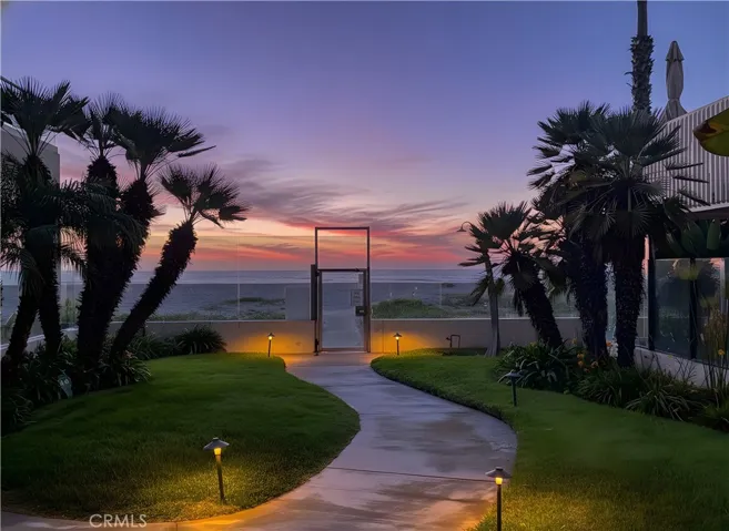 Private entrance to Playa Del Rey Beach