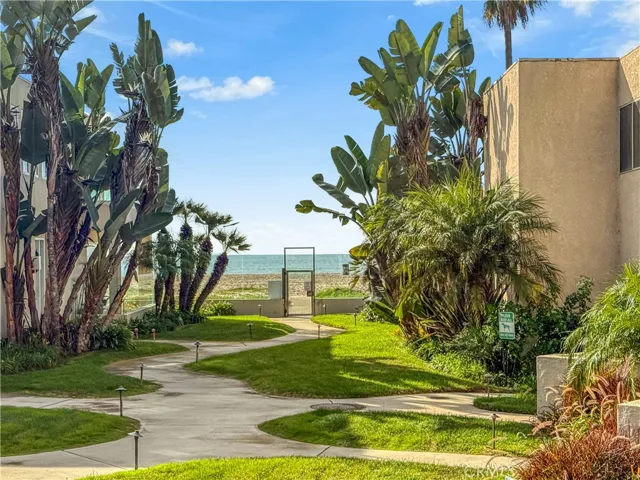 Private access to Playa Del Rey Beach