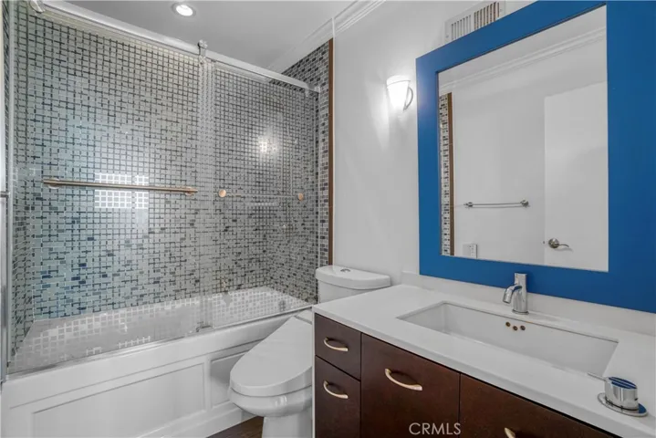 2nd Bedroom bathroom