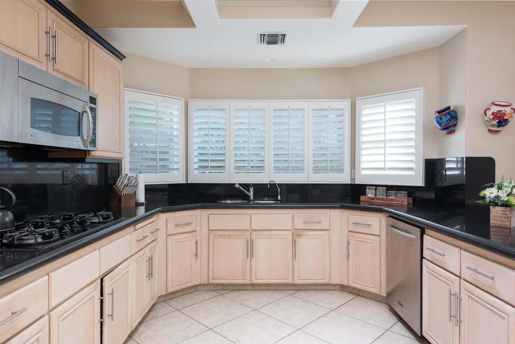 78721 Siena Court, La Quinta, California 92253 home-pic-11