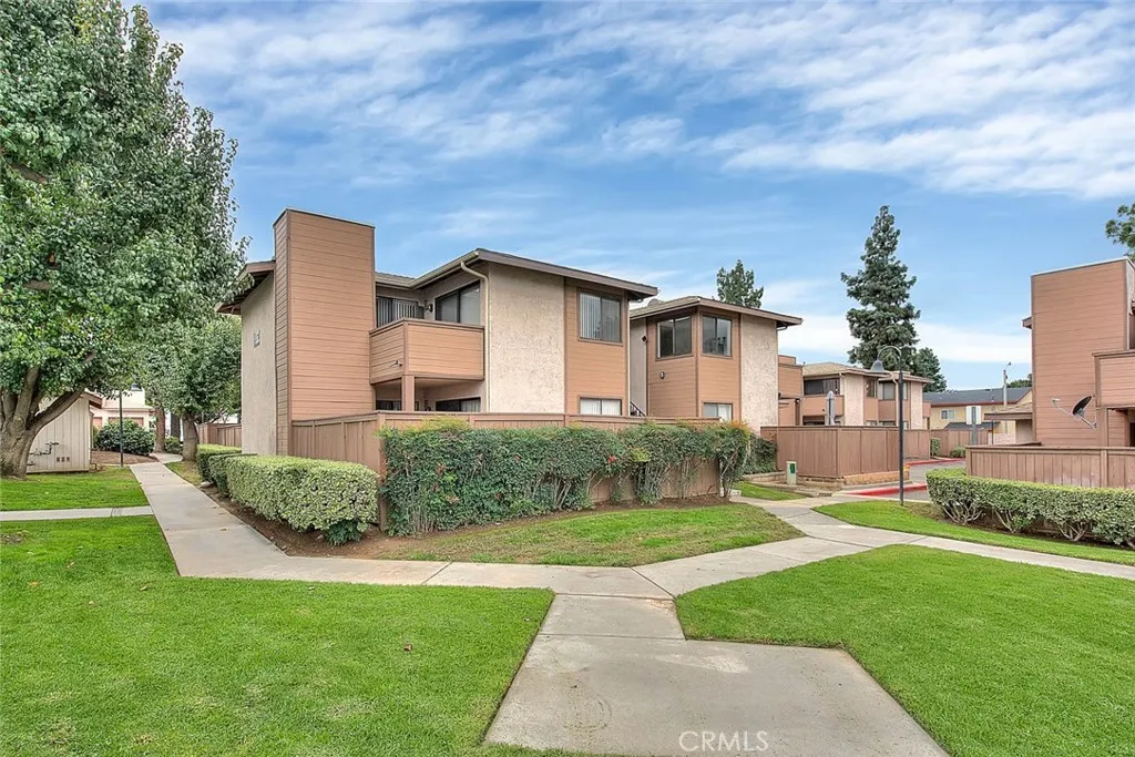 1333 Massachusetts Avenue 201, Riverside, California 92507 home-pic-1