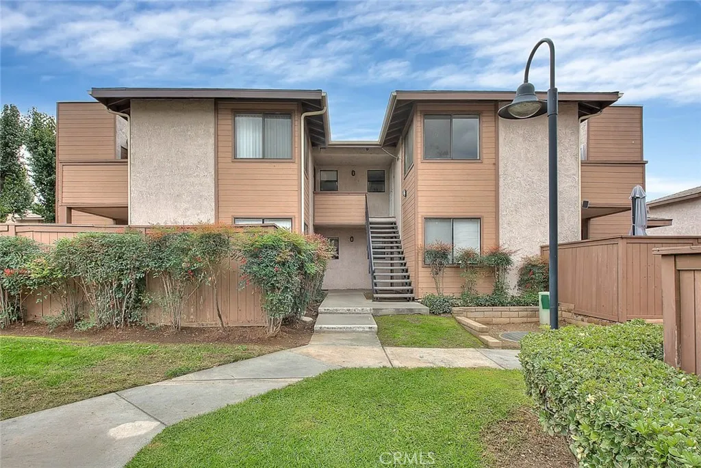 1333 Massachusetts Avenue 201, Riverside, California 92507 home-pic-0