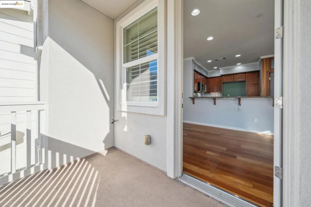 3401 Jetty Dr, Richmond, California 94804 home-pic-25