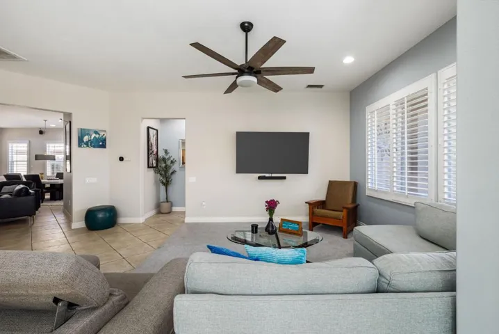 18-web-or-mls-LRRoyalTroon_OPMG_0225_018