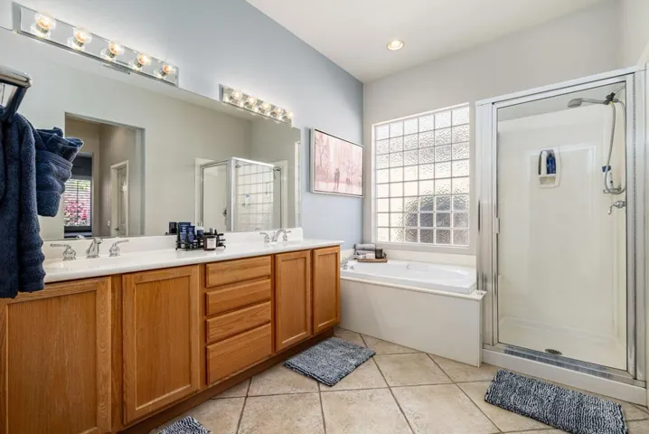 32-web-or-mls-LRRoyalTroon_OPMG_0225_032