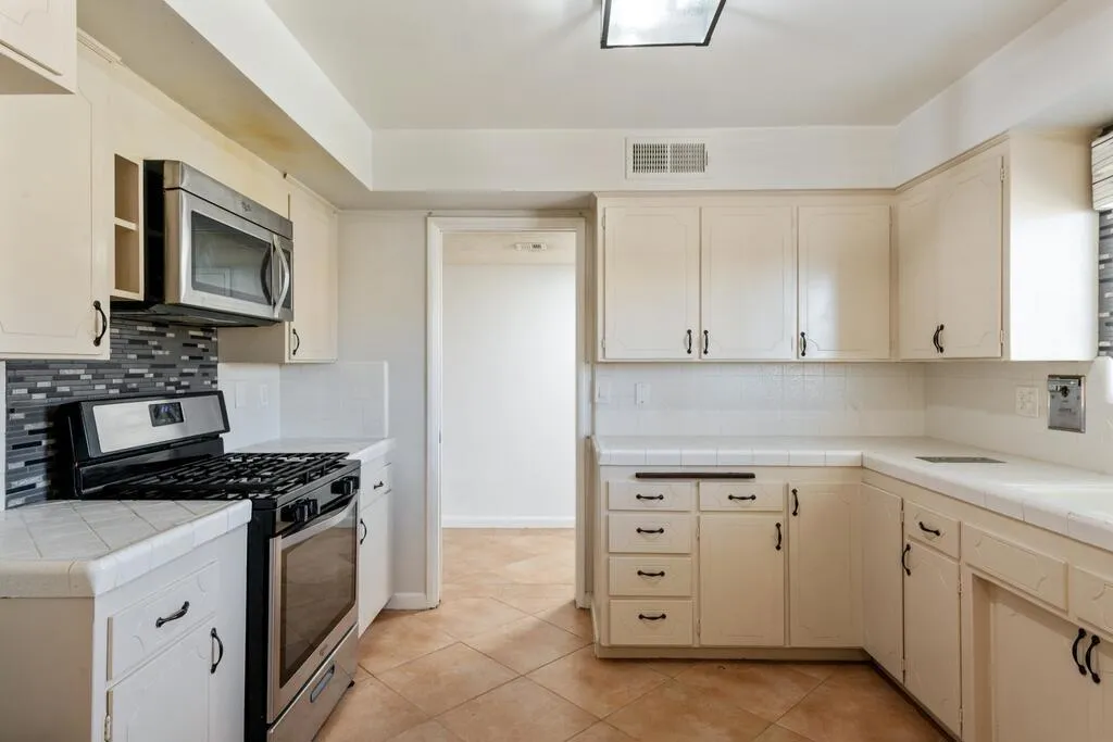 11115 Ambrosio Drive, Desert Hot Springs, California 92240 home-pic-11