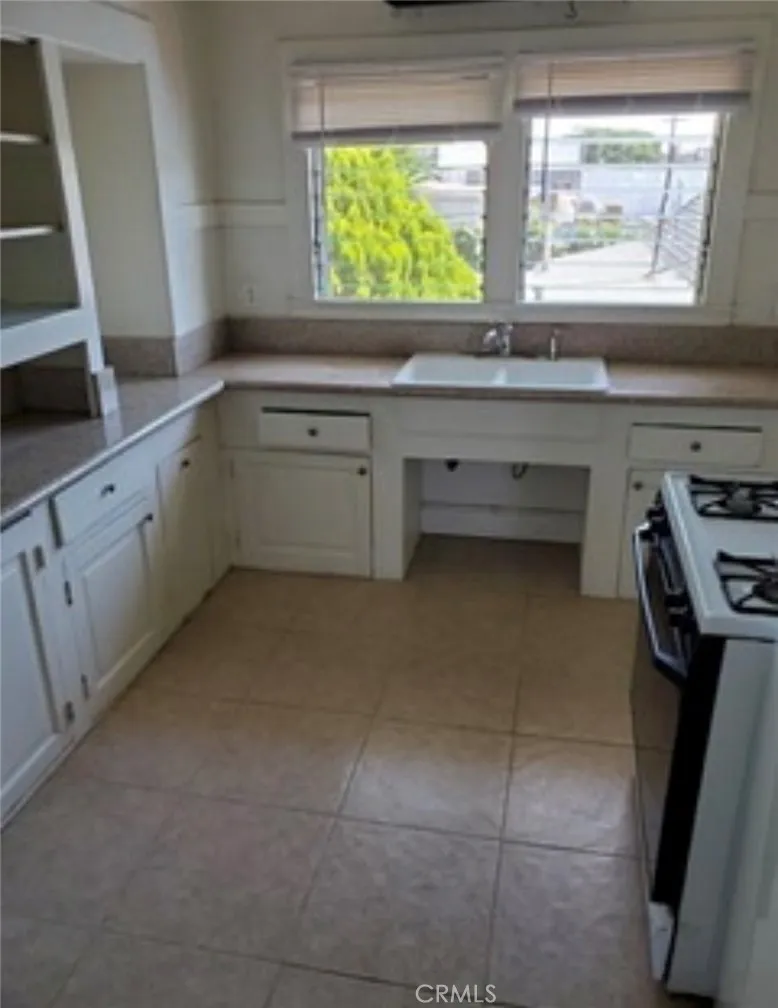 1228 S Catalina Street, Los Angeles, California 90006 home-pic-27