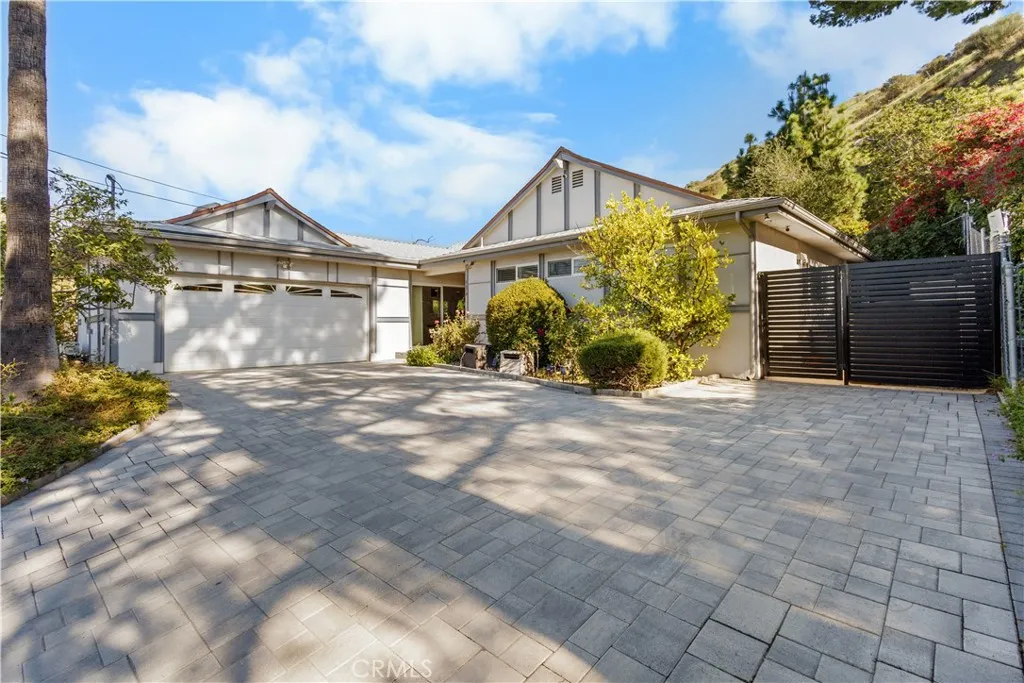 8674 Vine Valley, Sun Valley, California 91352 home-pic-0