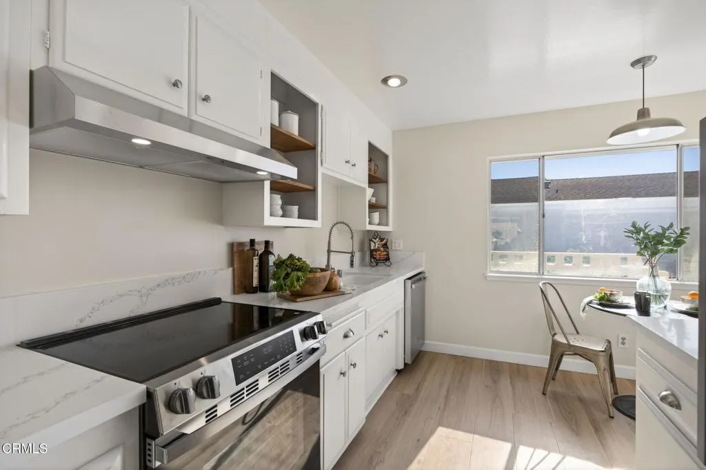 135 E Fiesta Green, Port Hueneme, California 93041 home-pic-21