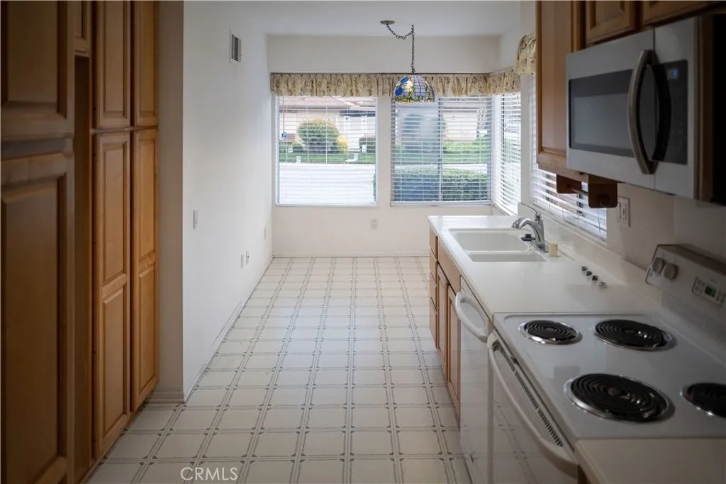 4208 Village 4, Camarillo, California 93012 home-pic-28