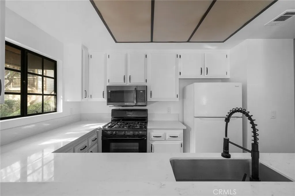 16211 Downey 68, Paramount, California 90723 home-pic-13