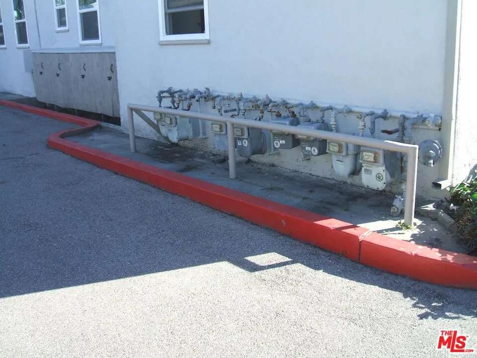 5619 1/2 W Clemson Street 1/2, Los Angeles, California 90016 home-pic-3
