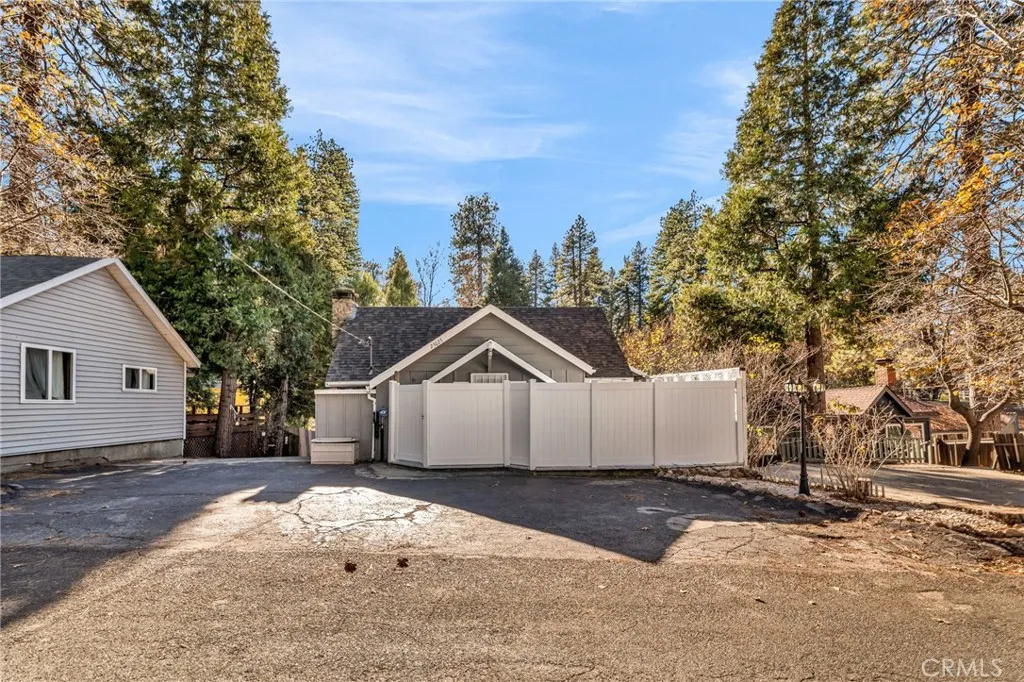 23023 Oak Lane, Crestline, California 92325 home-pic-1