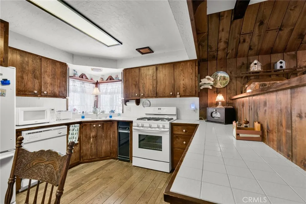 23023 Oak Lane, Crestline, California 92325 home-pic-11
