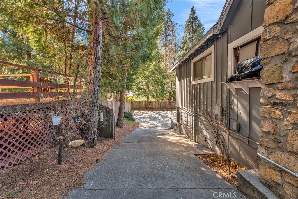 23023 Oak Lane, Crestline, California 92325 home-pic-37