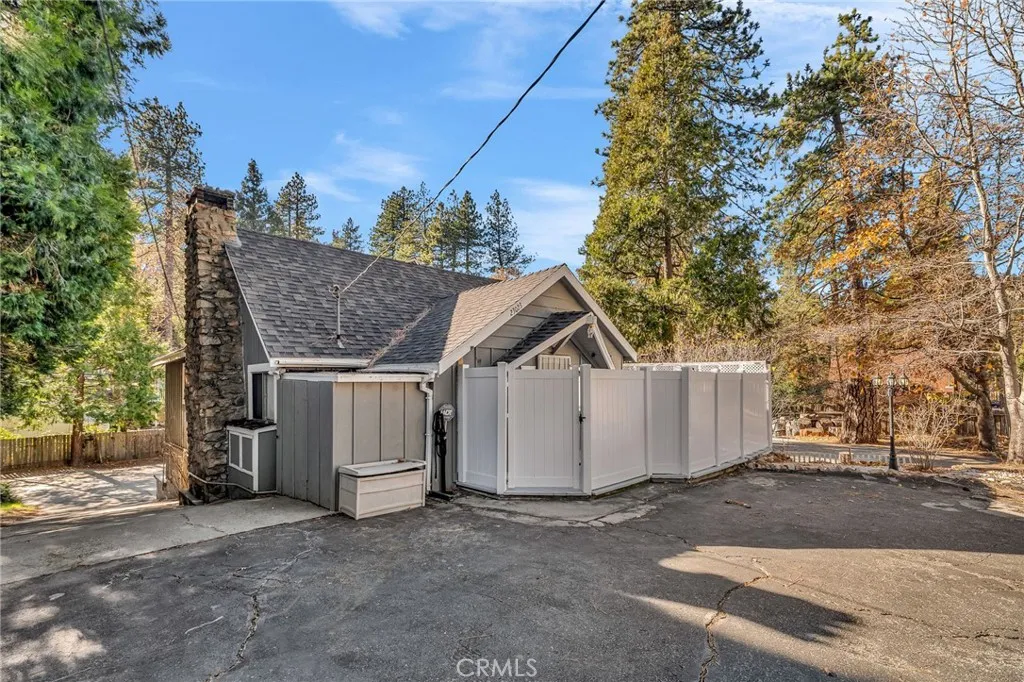 23023 Oak Lane, Crestline, California 92325 home-pic-0