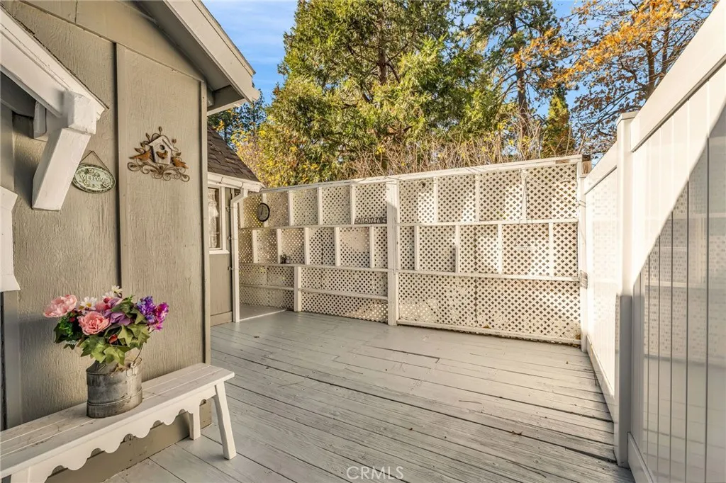 23023 Oak Lane, Crestline, California 92325 home-pic-22