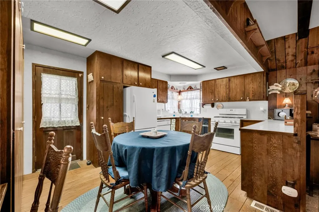 23023 Oak Lane, Crestline, California 92325 home-pic-9