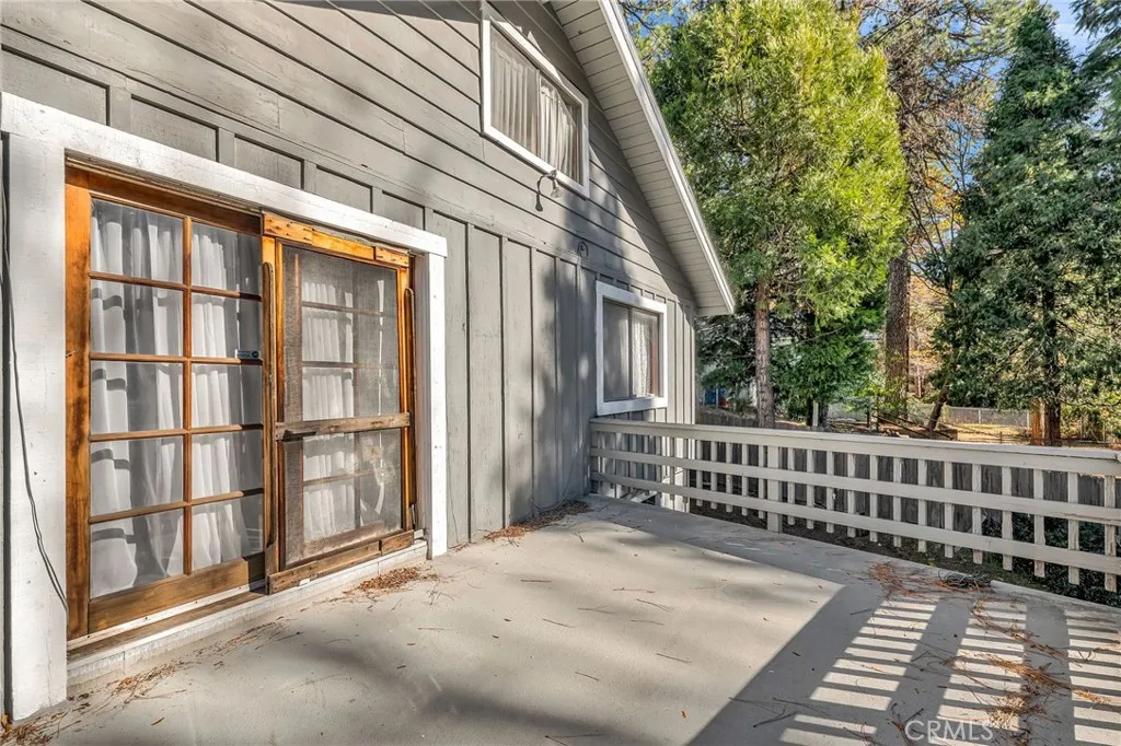 23023 Oak Lane, Crestline, California 92325 home-pic-33